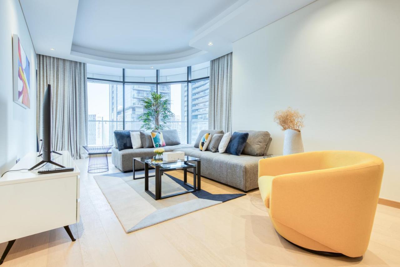 Rh- A Stylish Away From Home, Spacious 02 Bedroom Near Mall Apartment