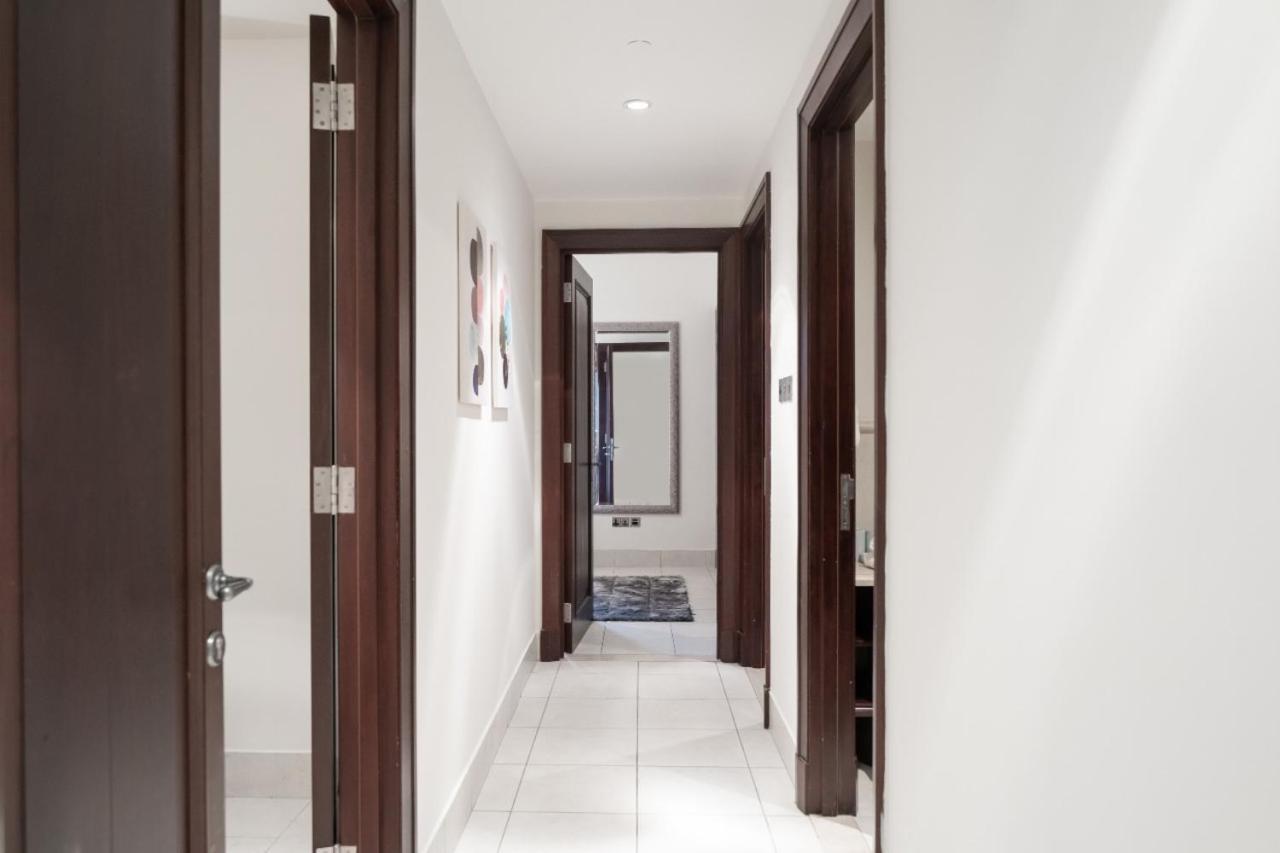 Durrani Homes - Glam Living Besides Mall- 2br With Study Third Converted Apartamento *