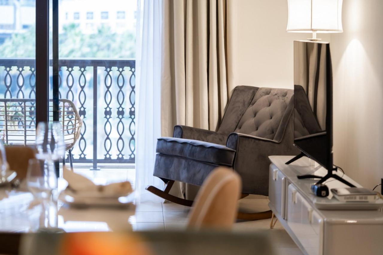 Durrani Homes - Glam Living Besides Mall- 2br With Study Third Converted Apartamento *