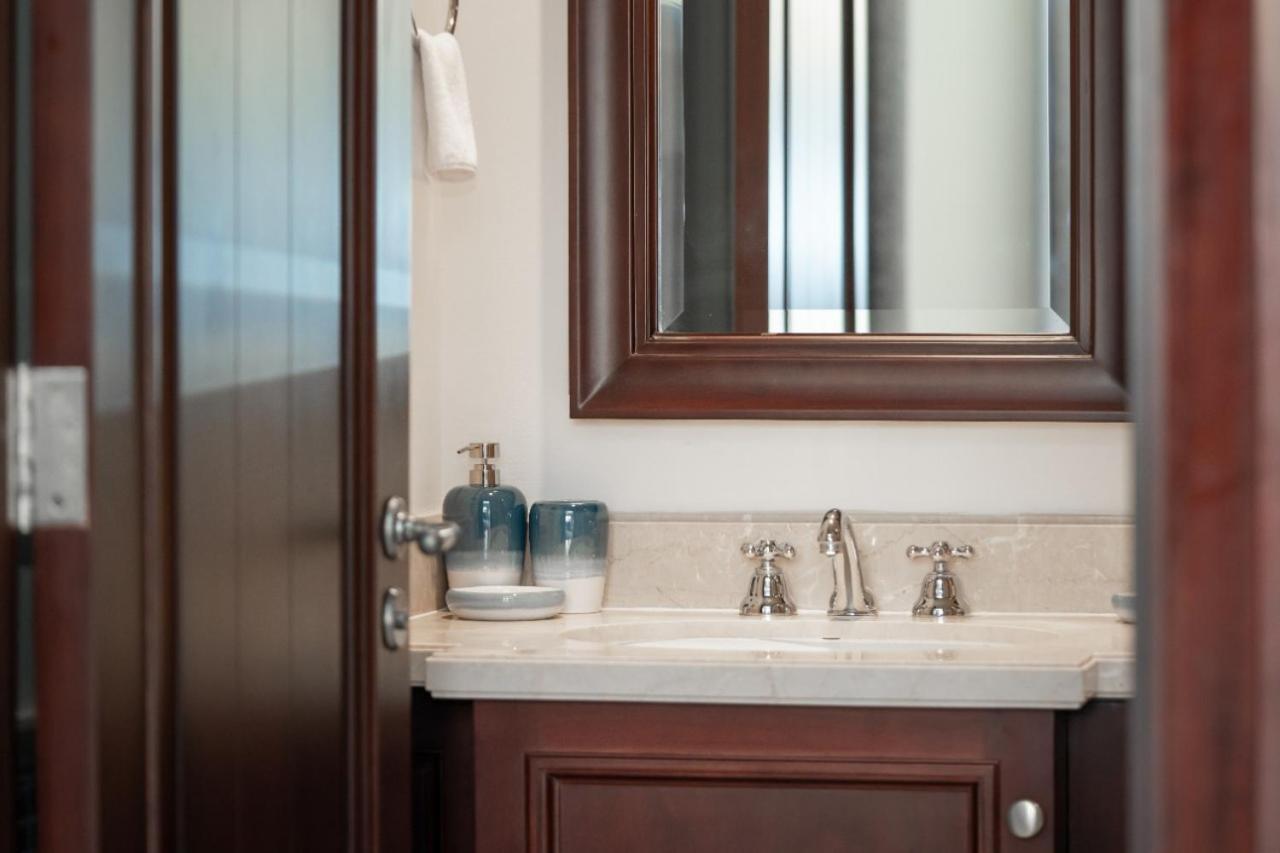 Durrani Homes - Glam Living Besides Mall- 2br With Study Third Converted Apartamento