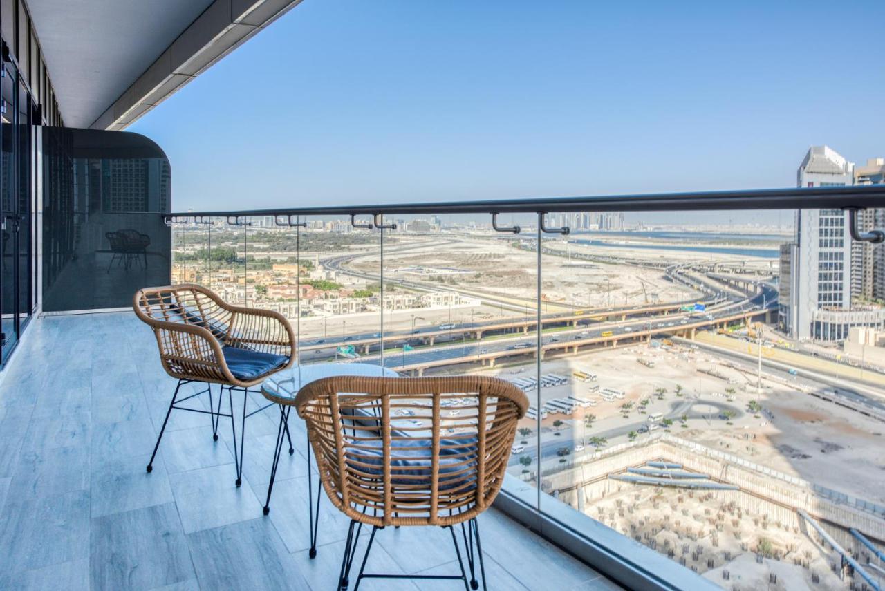 Apartment Rh- A Stylish Away From Home, Spacious 02 Bedroom Near Mall