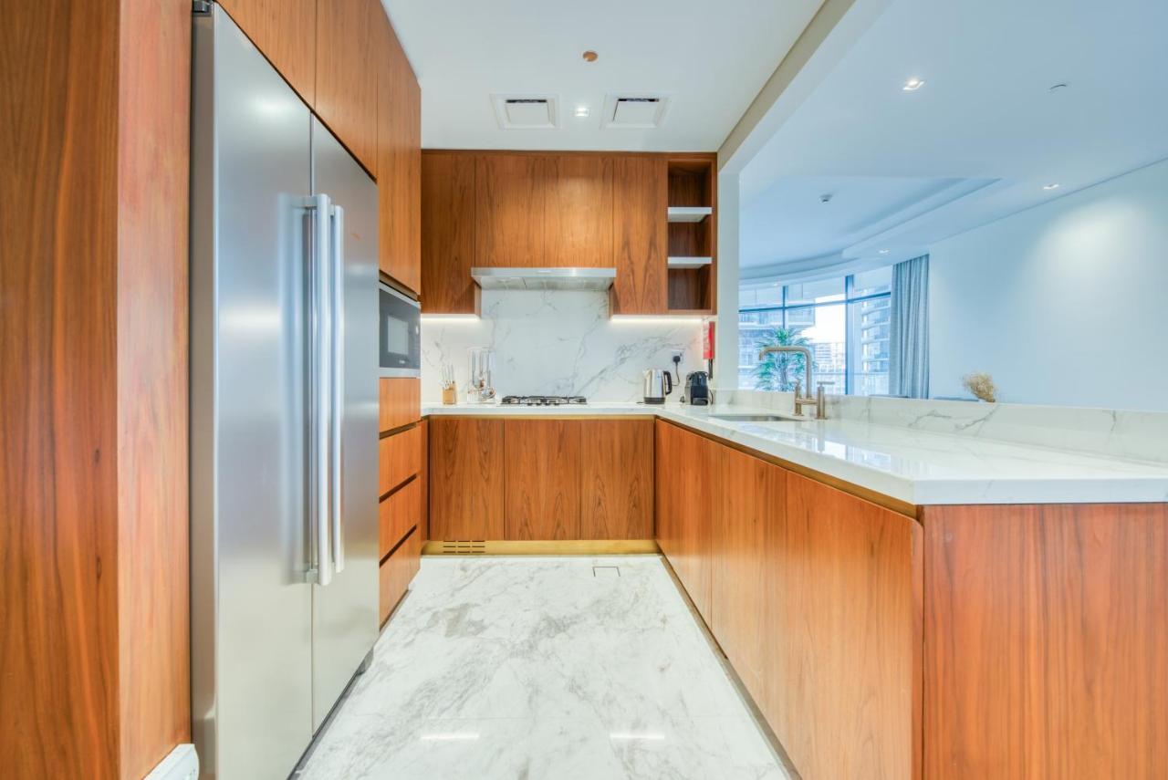 Rh- Upscale Living In The Heart Of The City, 02br, Near Mall Dubai