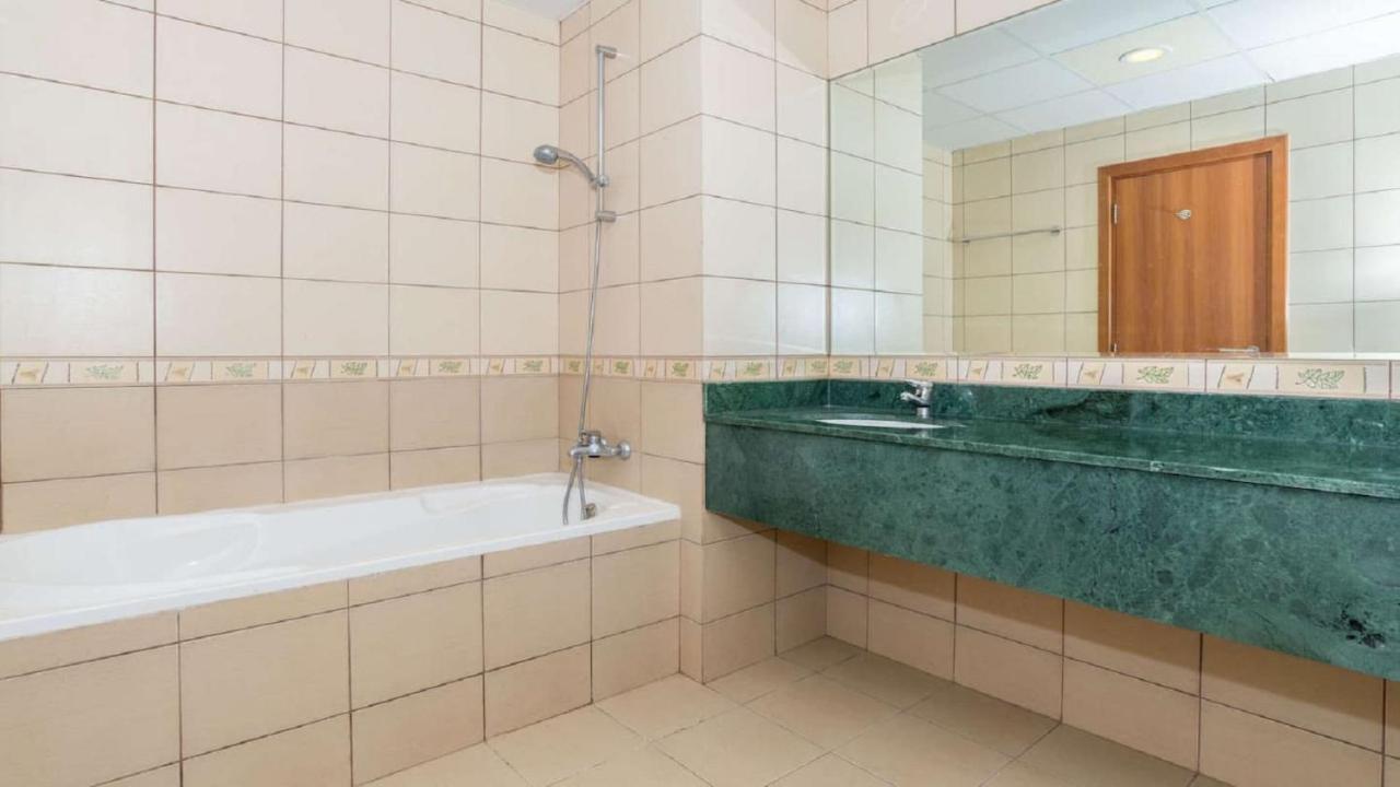 Octavius Home, Large 2 Bedroom Near Global Village & Outlet Mall Dubai