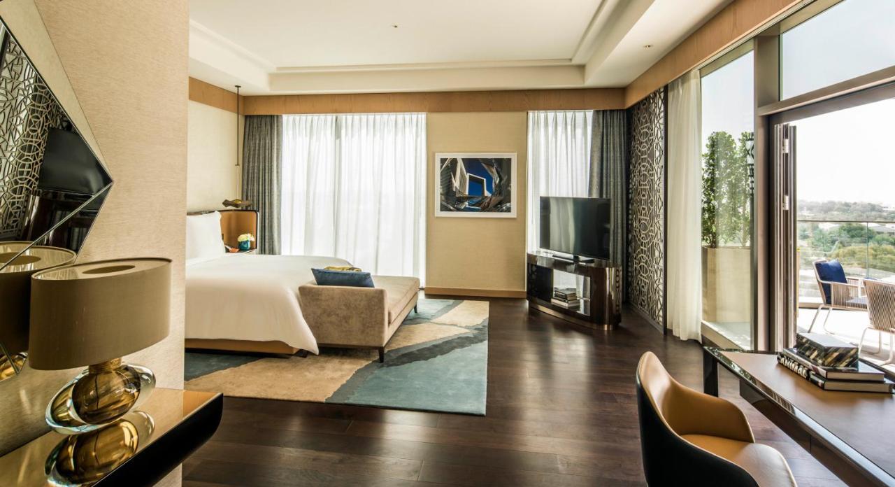 Four Seasons International Financial Centre Otel 5*