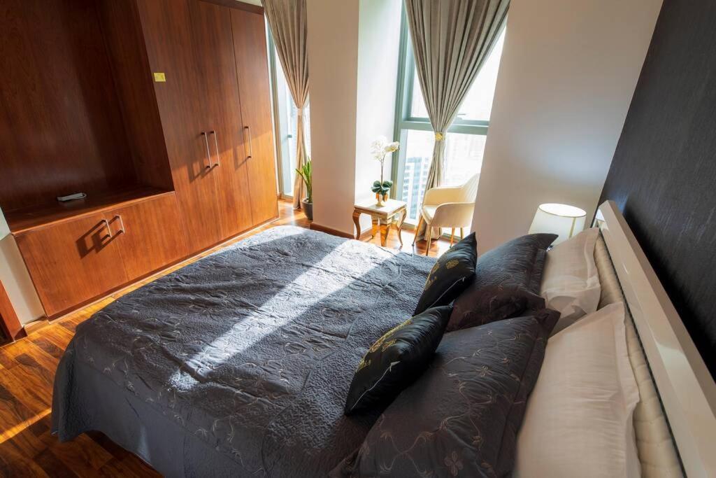 Apartment First Class 3br With Full Burj Khalifa And Fountain View Dubai