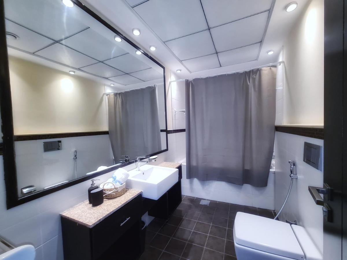 Green Sky Holiday With Shared Kitchen And Lounge
