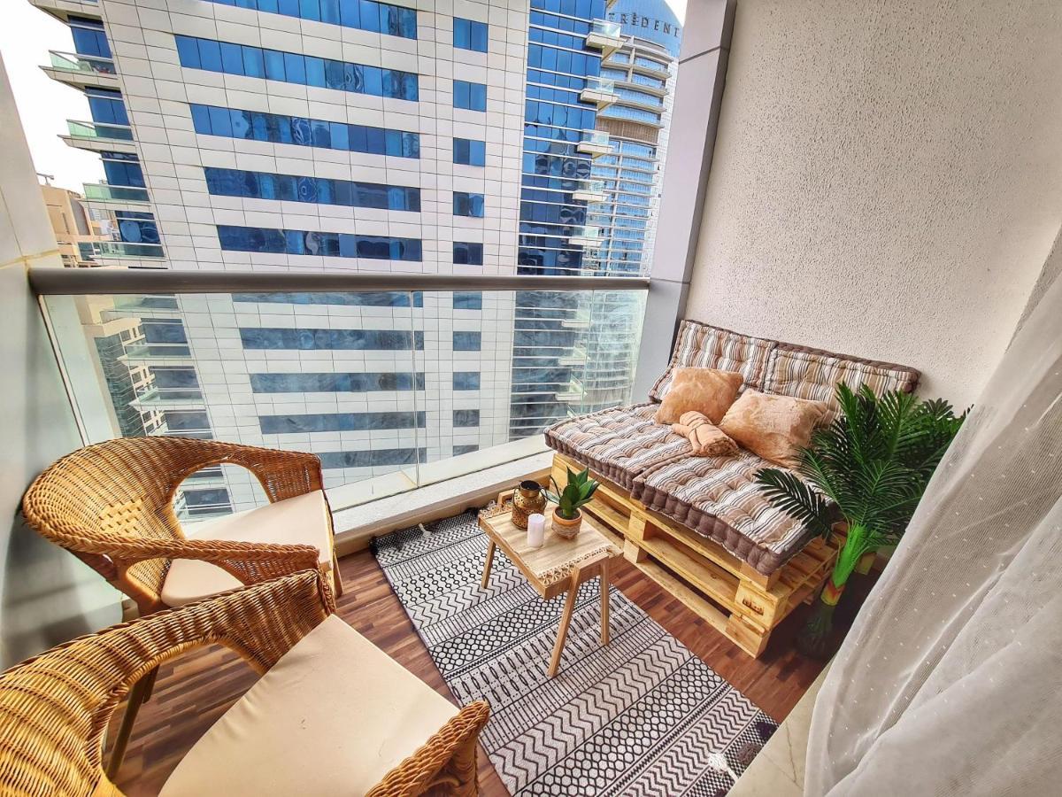 Green Sky Holiday With Shared Kitchen And Lounge Dubai