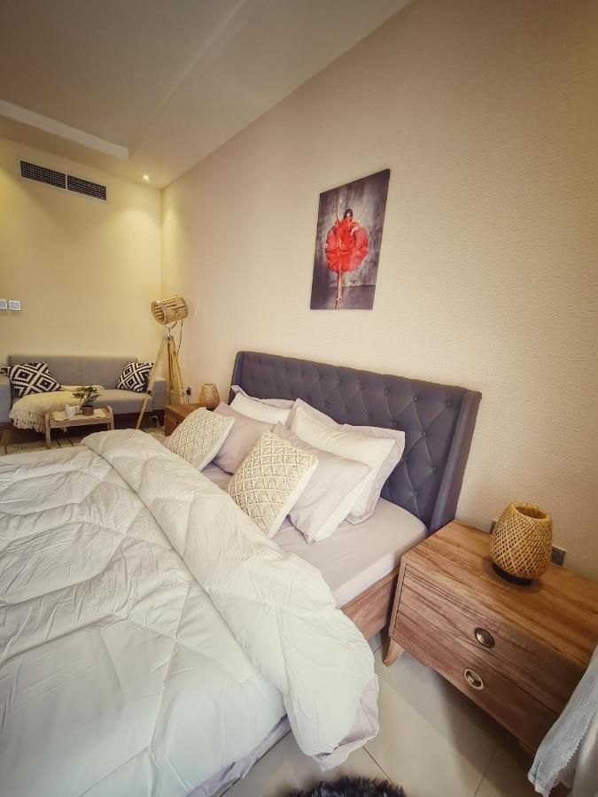 Green Sky Holiday With Shared Kitchen And Lounge