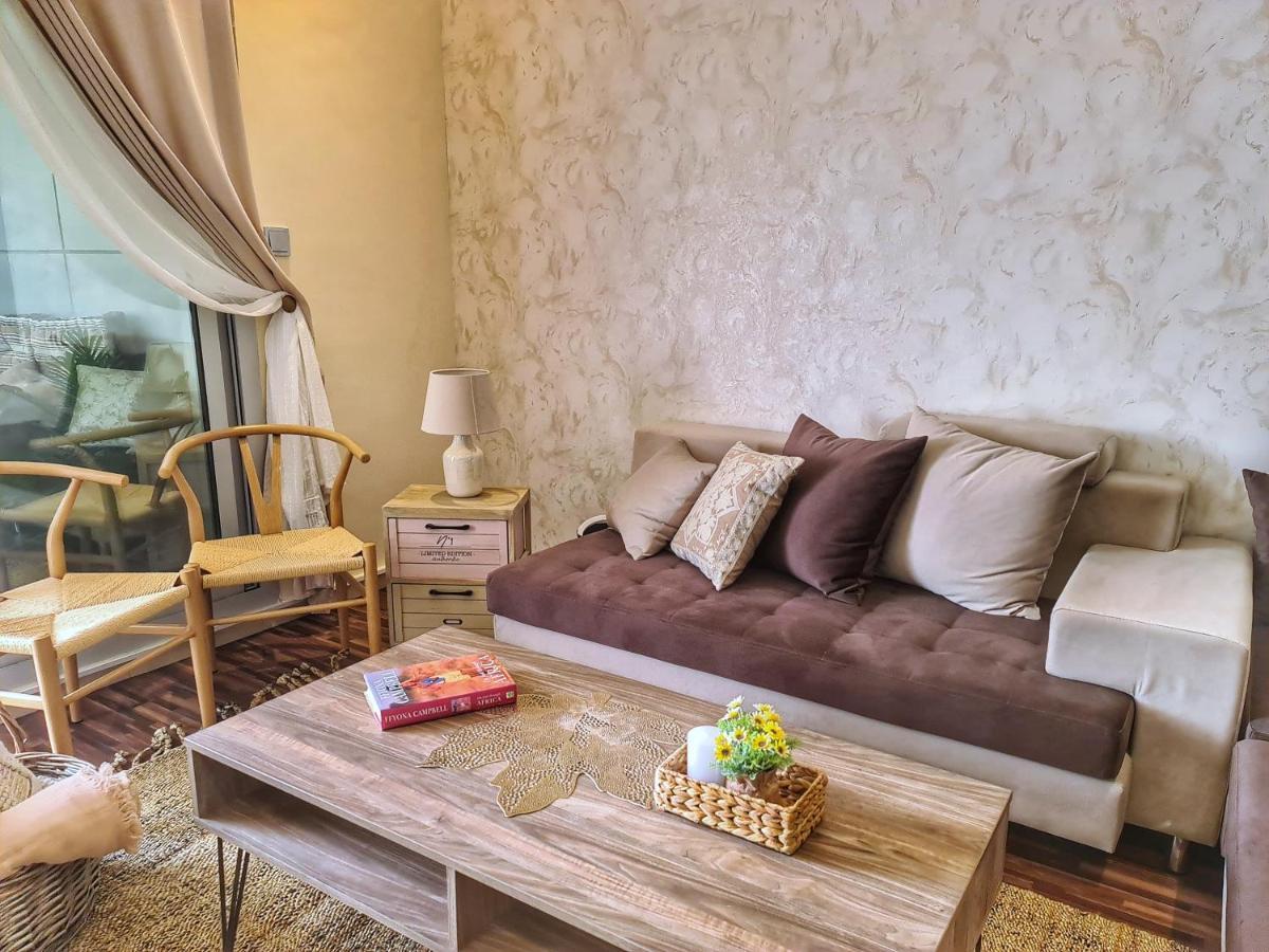 Hospedagem domiciliar Green Sky Holiday With Shared Kitchen And Lounge *