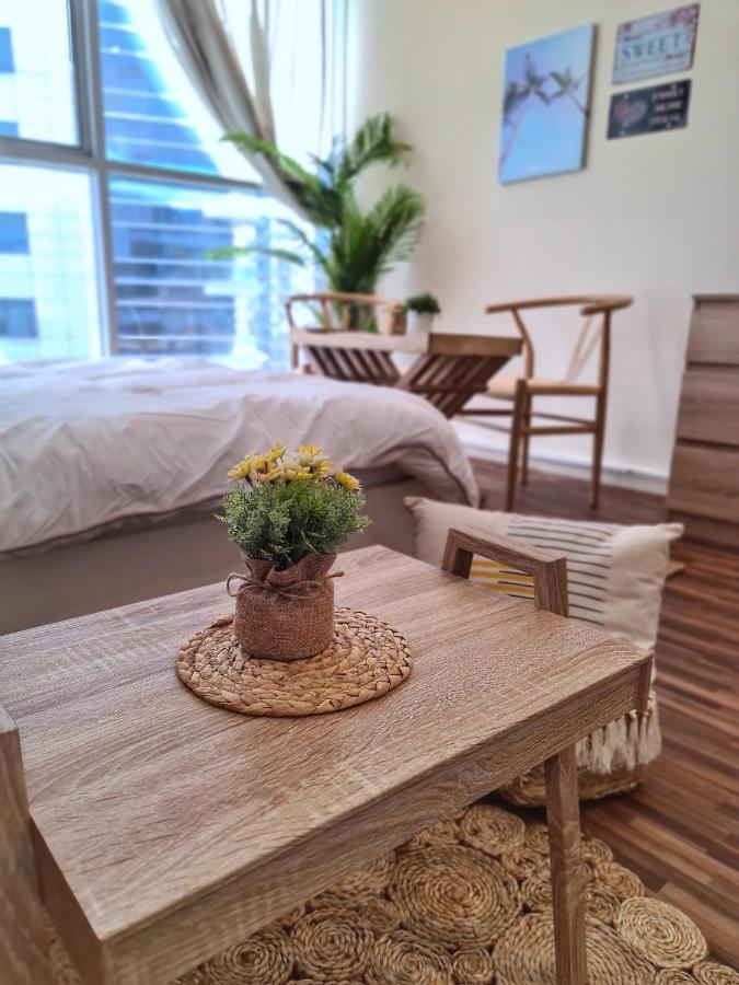 Hospedagem domiciliar Green Sky Holiday With Shared Kitchen And Lounge Dubai