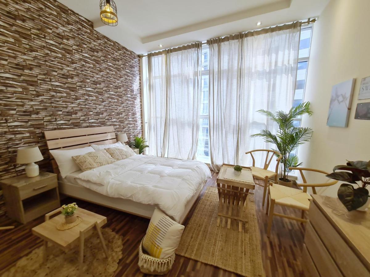 Green Sky Holiday With Shared Kitchen And Lounge Dubai