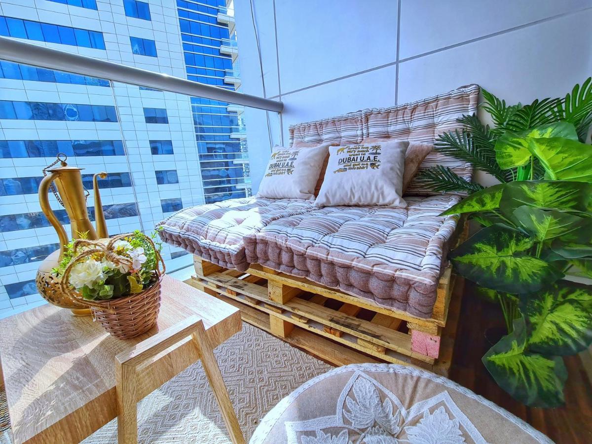 Green Sky Holiday With Shared Kitchen And Lounge * Dubai