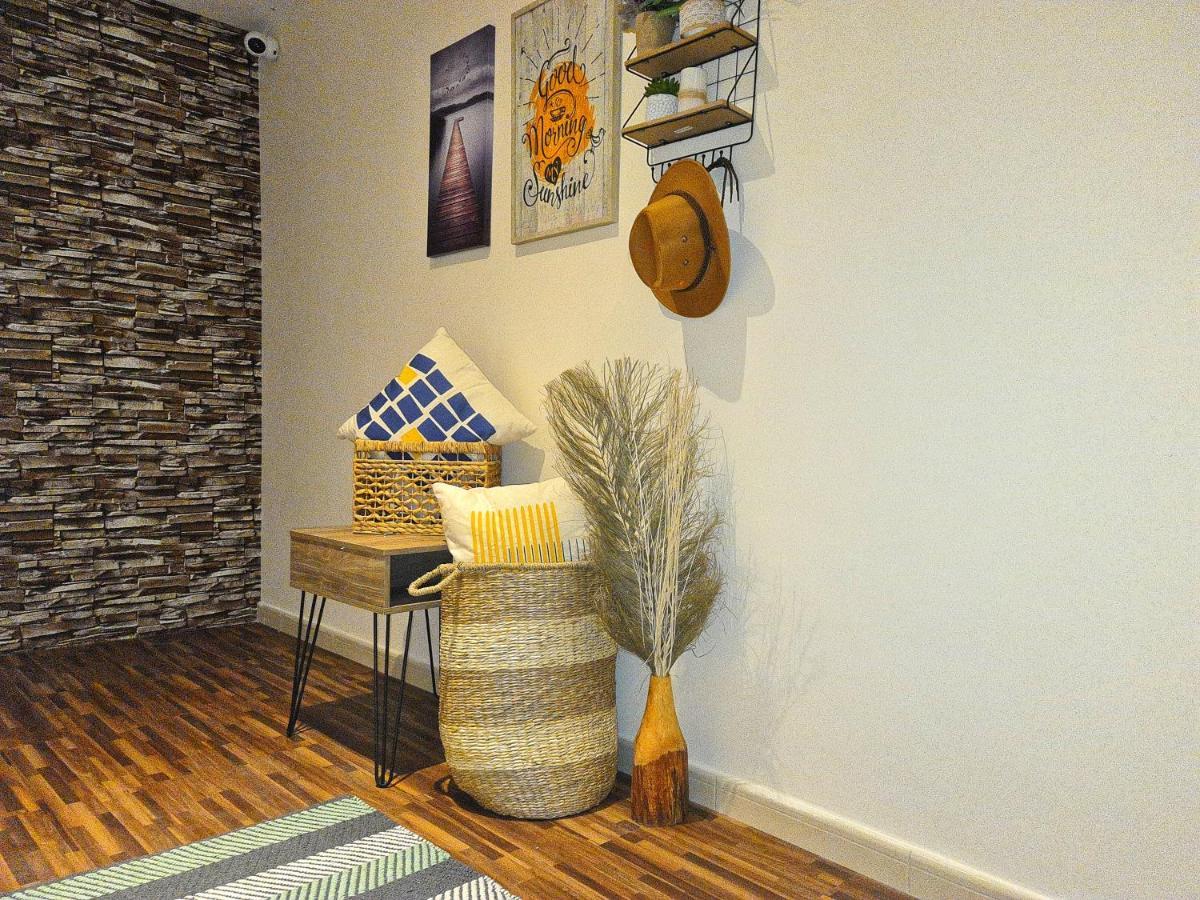 Green Sky Holiday With Shared Kitchen And Lounge * Dubai