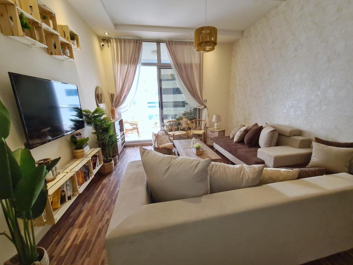 Hospedagem domiciliar Green Sky Holiday With Shared Kitchen And Lounge Dubai