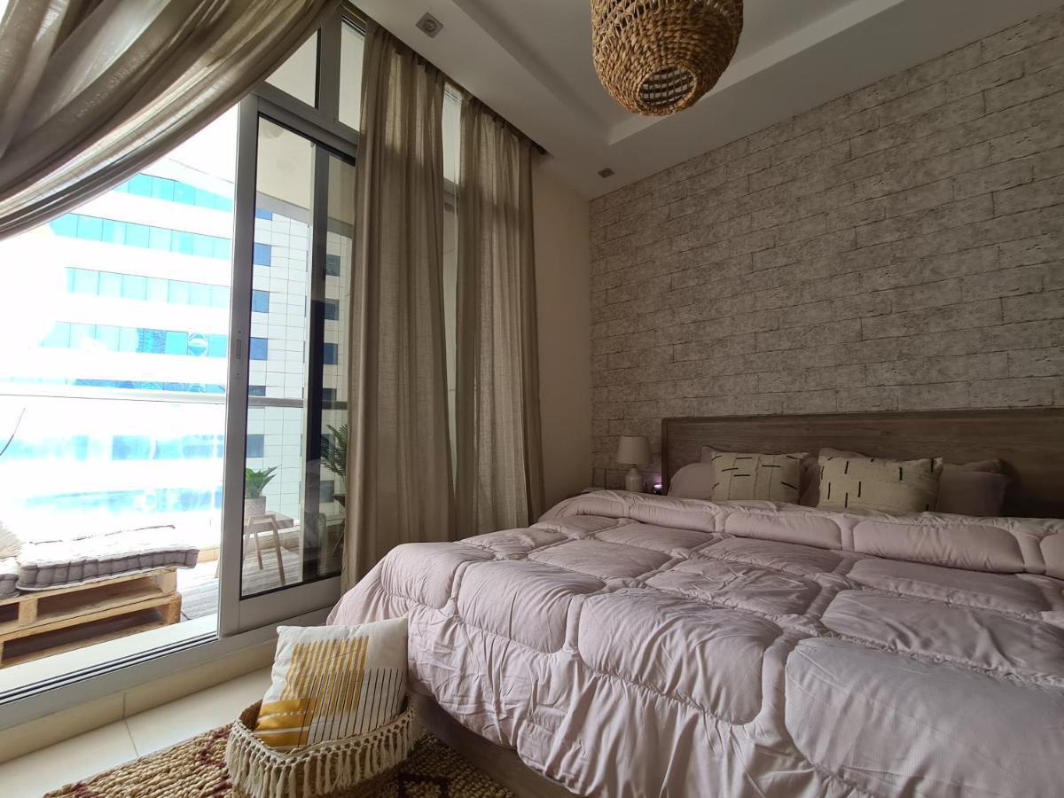 Green Sky Holiday With Shared Kitchen And Lounge