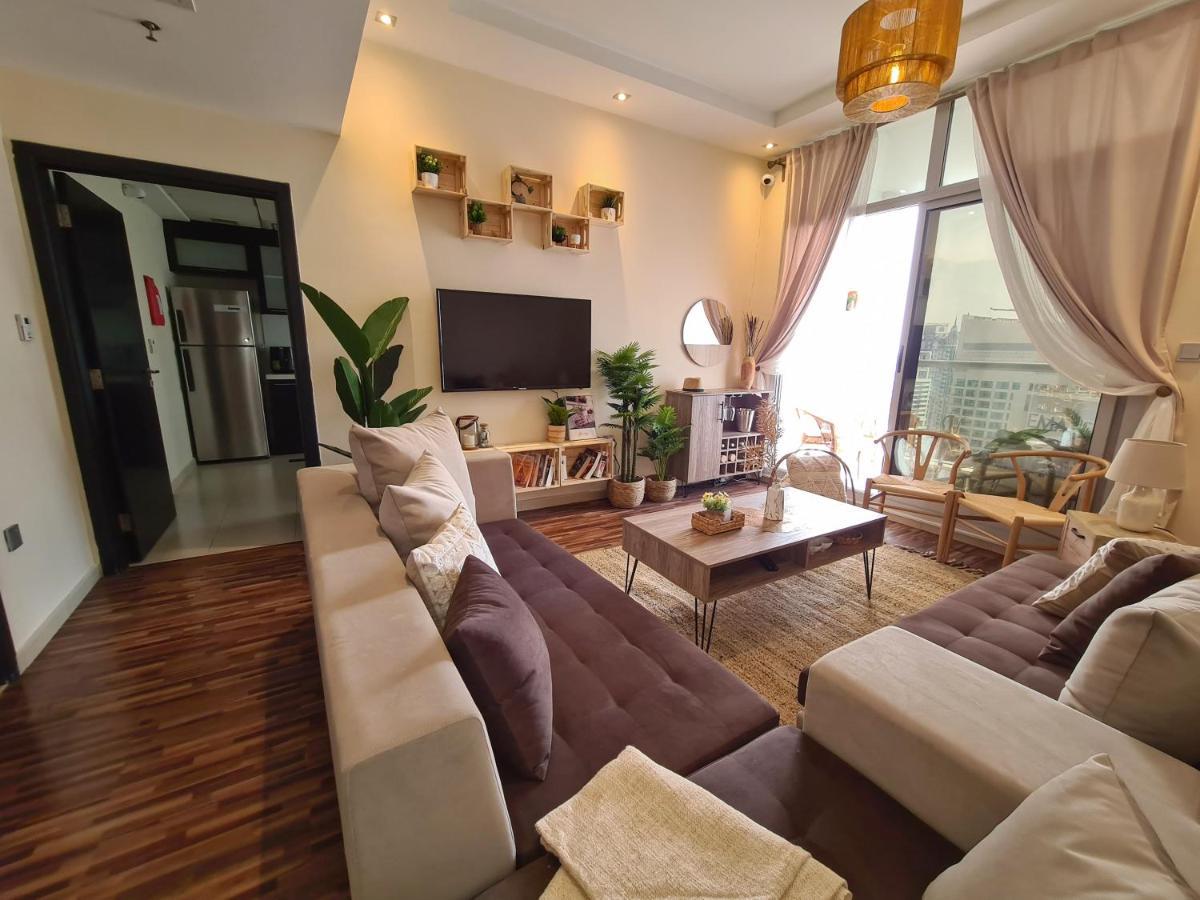Green Sky Holiday With Shared Kitchen And Lounge Dubai