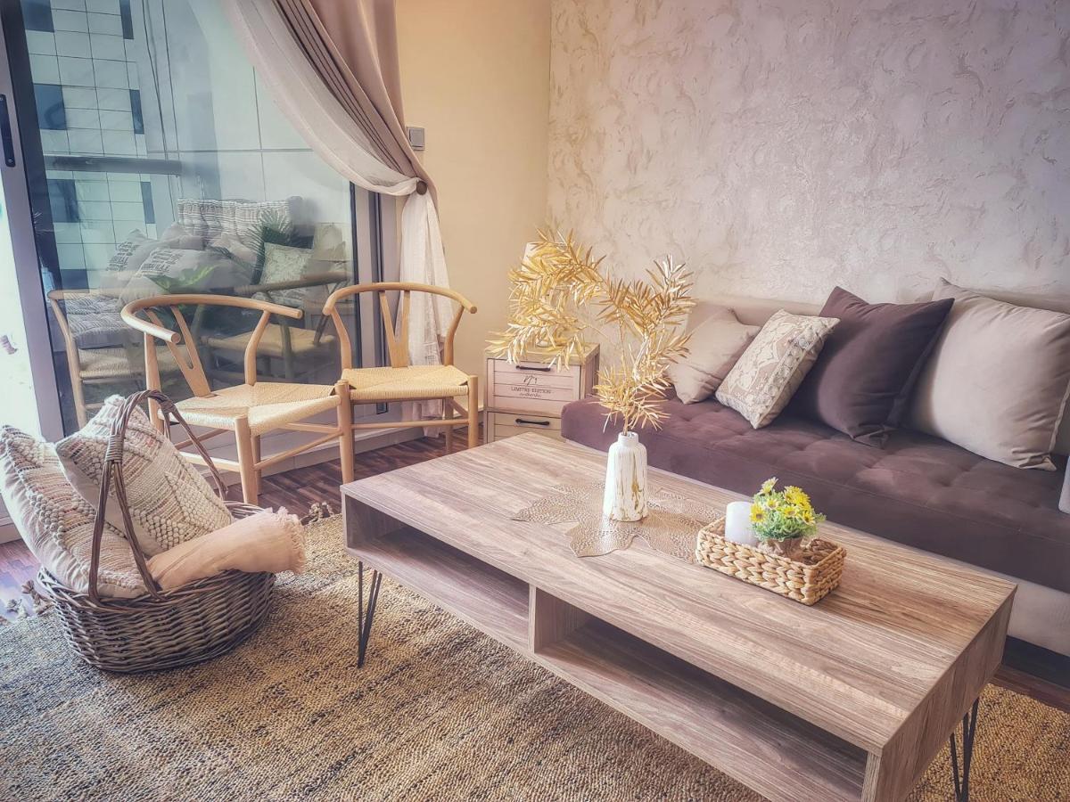 Hospedagem domiciliar Green Sky Holiday With Shared Kitchen And Lounge Dubai