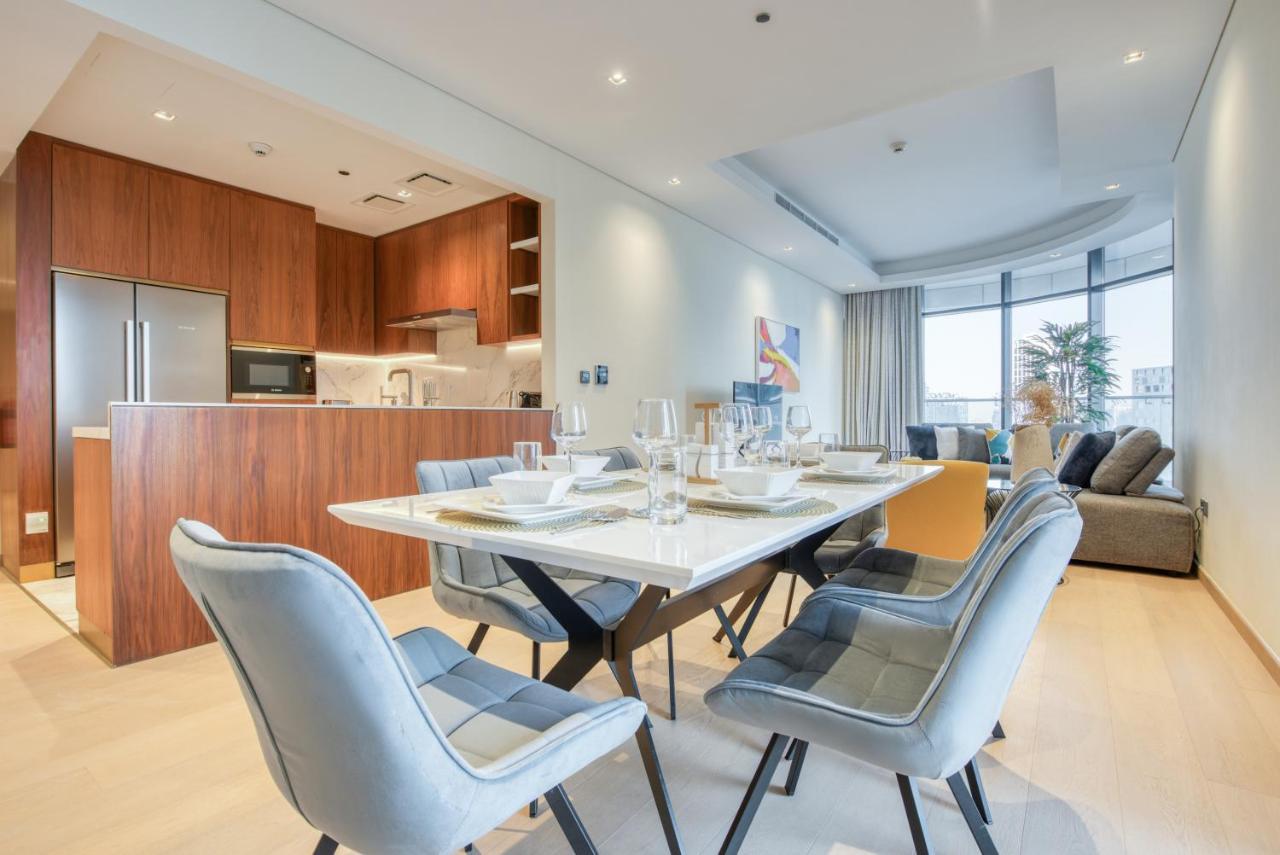 Rh- A Stylish Away From Home, Spacious 02 Bedroom Near Mall Apartment