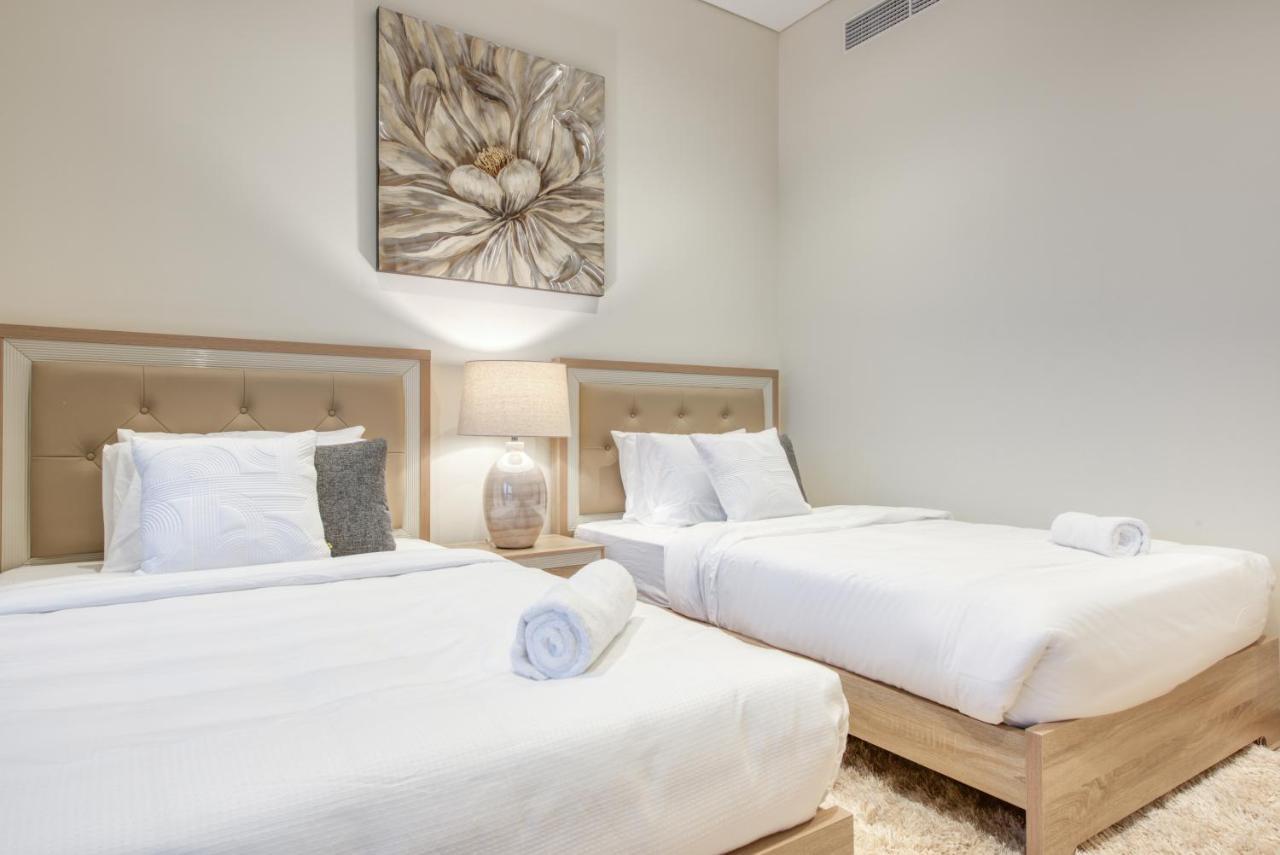 Rh- A Stylish Away From Home, Spacious 02 Bedroom Near Mall *