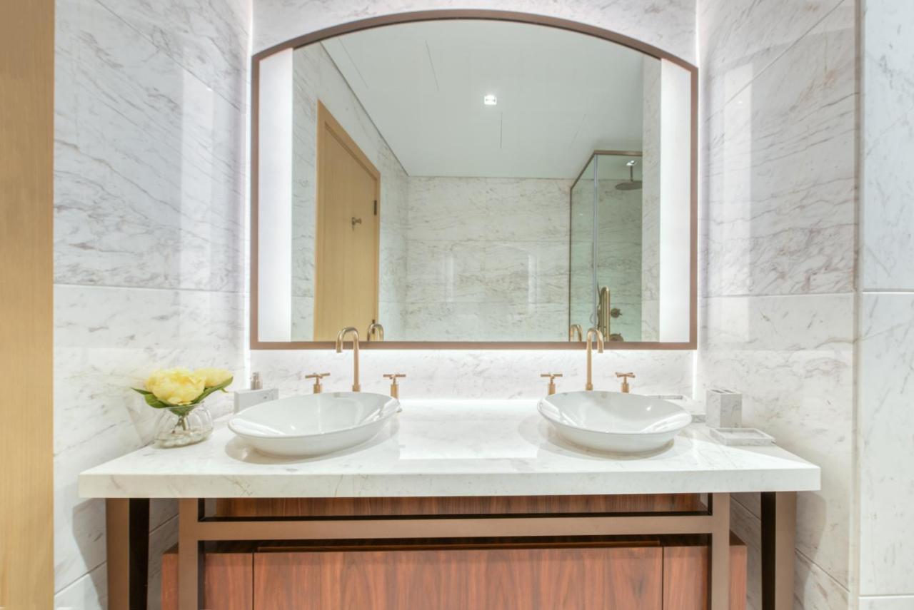 Rh- A Stylish Away From Home, Spacious 02 Bedroom Near Mall *