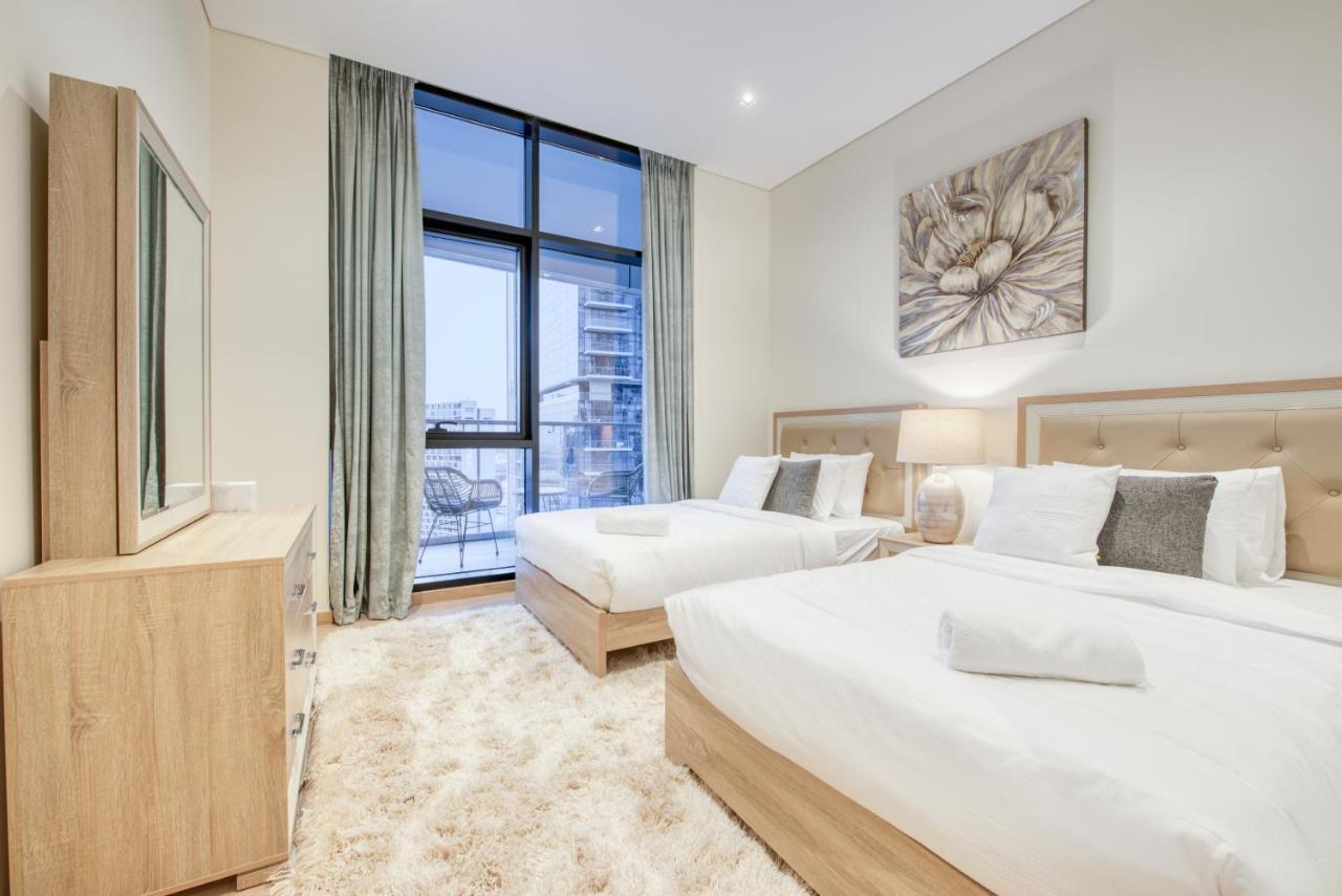 Rh- A Stylish Away From Home, Spacious 02 Bedroom Near Mall Apartment Dubai