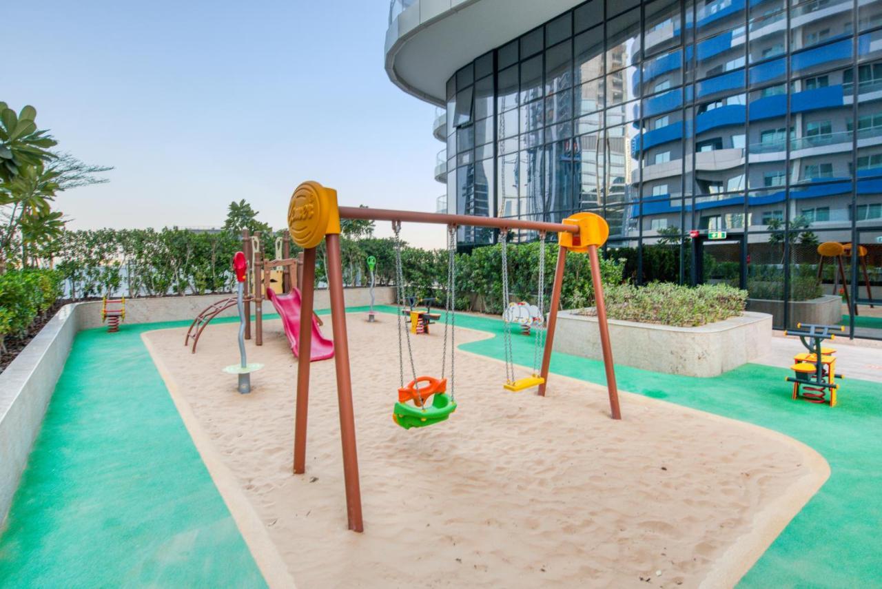Rh- A Stylish Away From Home, Spacious 02 Bedroom Near Mall Apartment