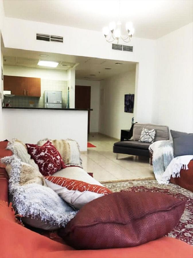 Octavius Home, Large 2 Bedroom Near Global Village & Outlet Mall *