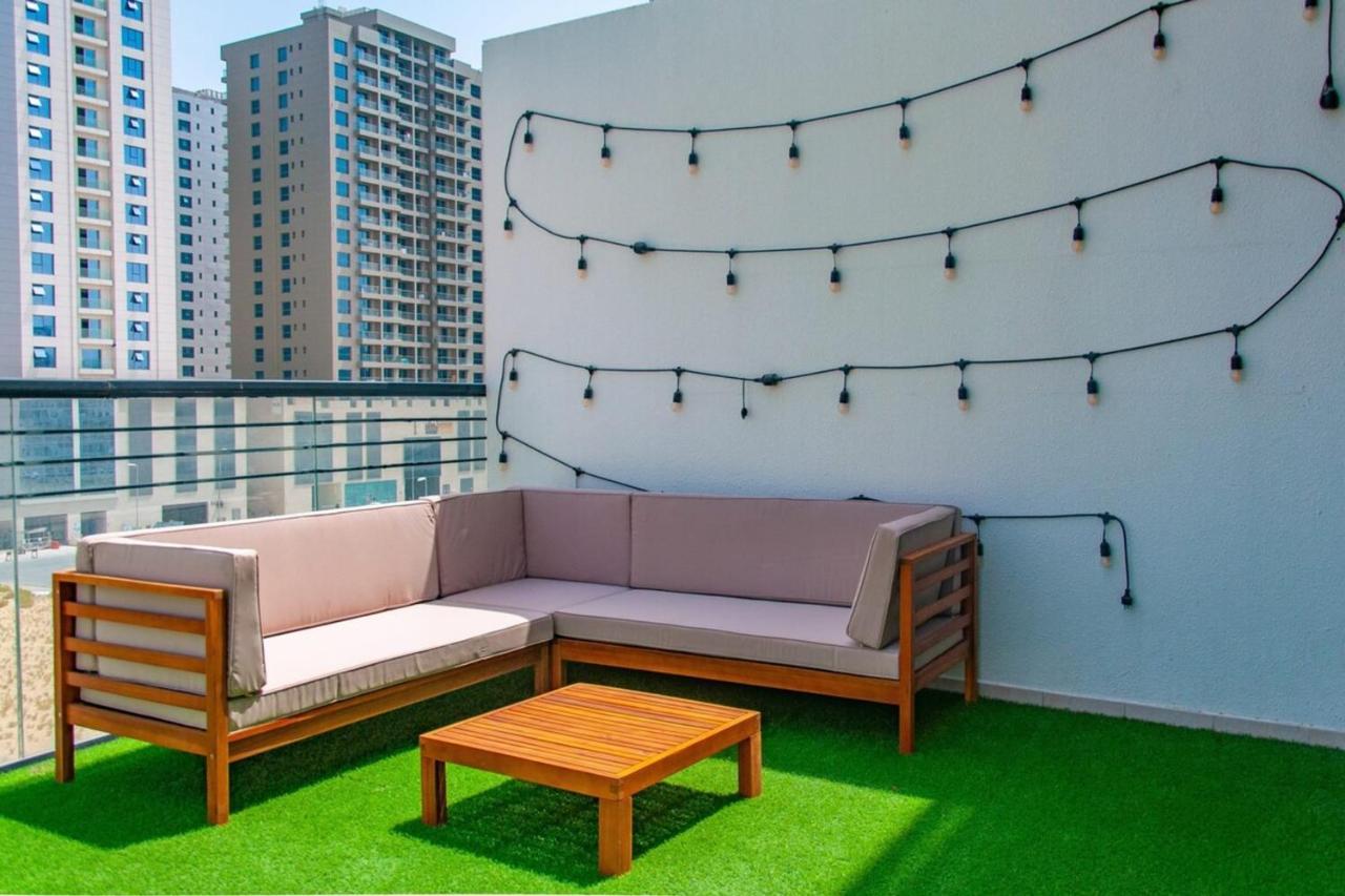 Sophisticated 2 Bedroom With Lush Interiors In Jvc