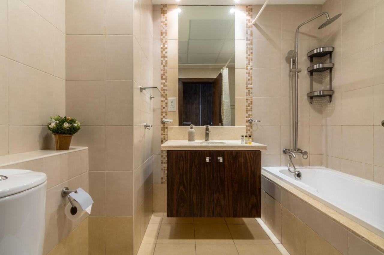 Scenic 2 Bedroom - Downtown Business Bay Apartment Dubai