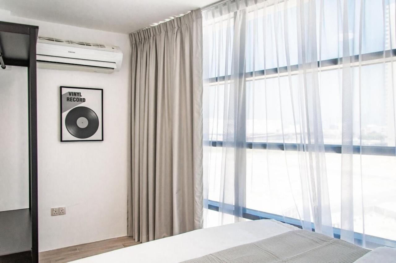 Sophisticated 2 Bedroom With Lush Interiors In Jvc *