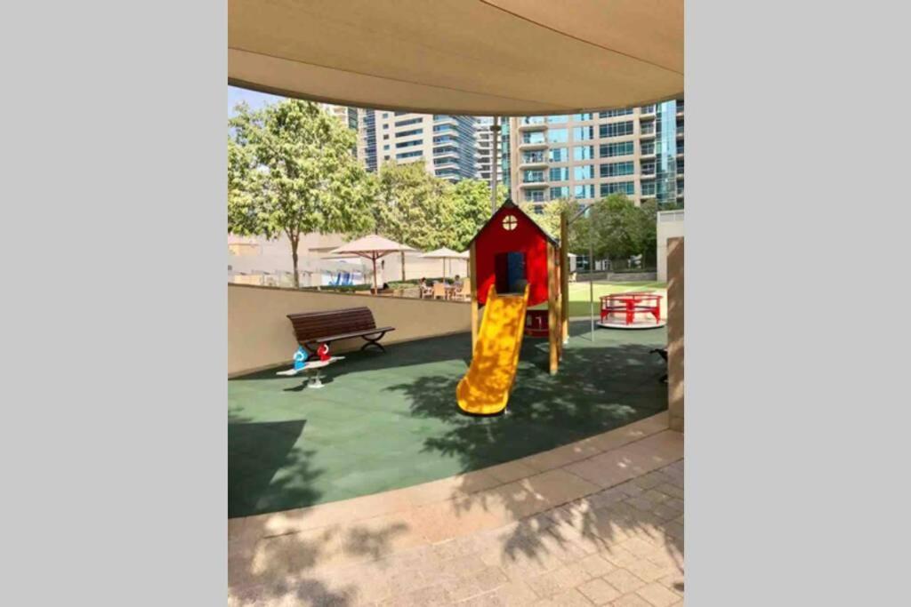 Amaizing 2 Bed . Park Island Marina