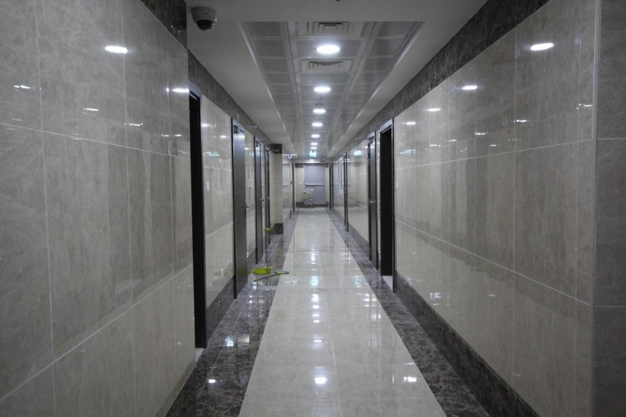Cozy And Small Partitions For Men Guests In *