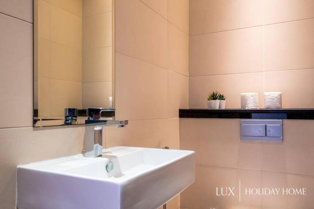 Lux - Spectacular Marina Waterfront 2 * Dubai