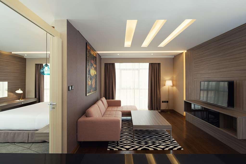 Hotel Four Points By Sheraton Production City, Dubai