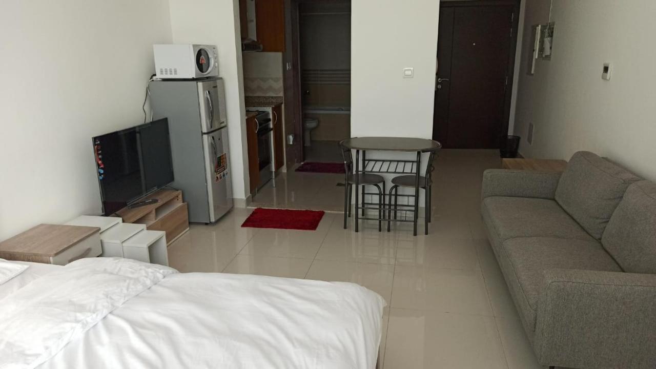 Cozy And Small Partitions For Men Guests In