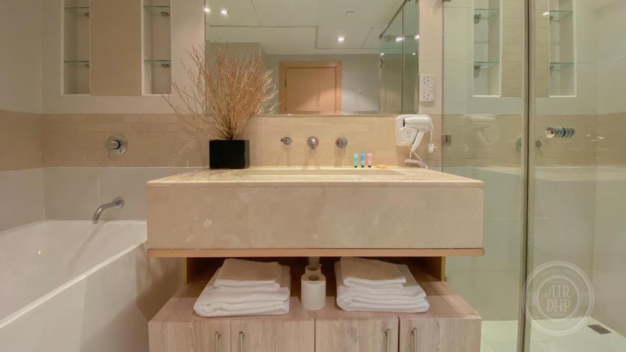 Amaizing 2 Bed . Park Island Marina Apartment