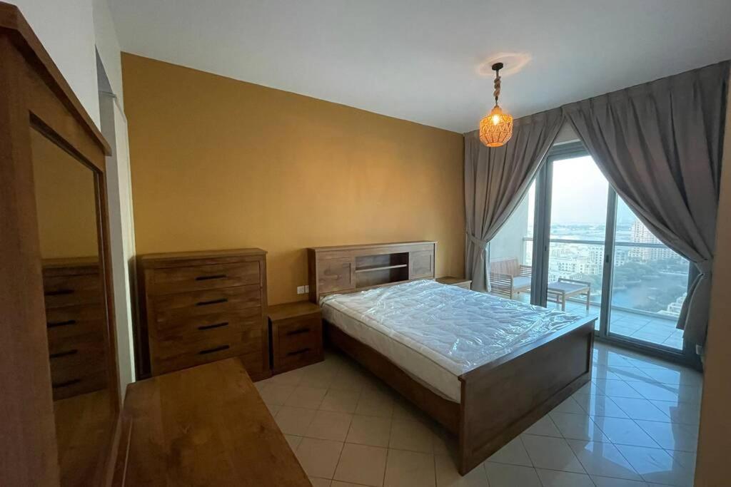 Cozy 2 Bedroom Apt Golf Tower Greens, Stunning Golf Views Daire Dubai