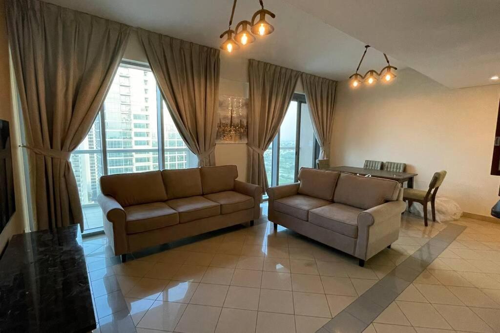 Daire Cozy 2 Bedroom Apt Golf Tower Greens, Stunning Golf Views Dubai