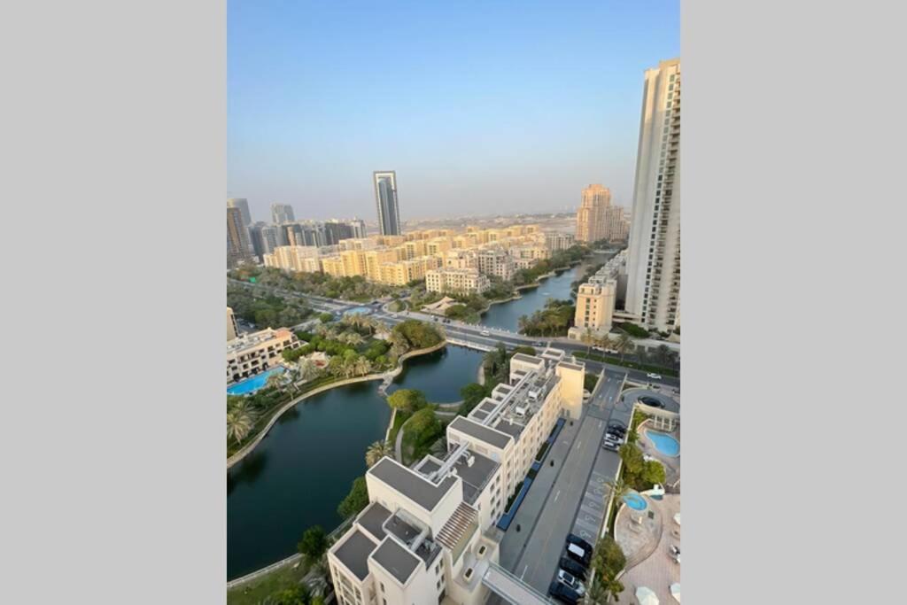 Cozy 2 Bedroom Apt Golf Tower Greens, Stunning Golf Views Daire Dubai