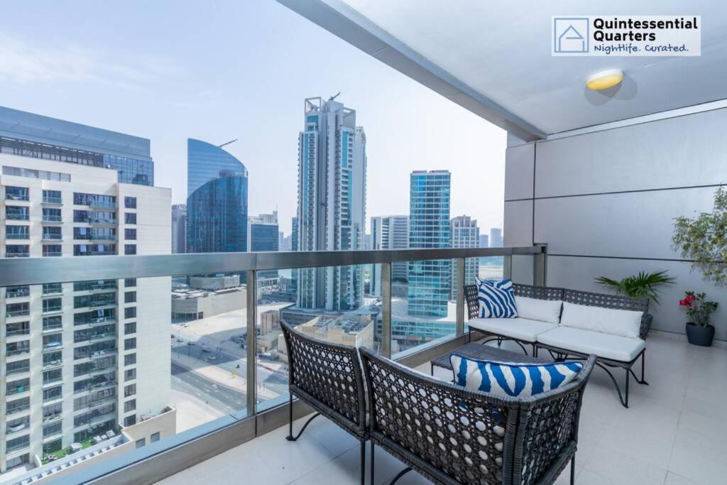Downtown Cozy + Partitioned Living * Dubai