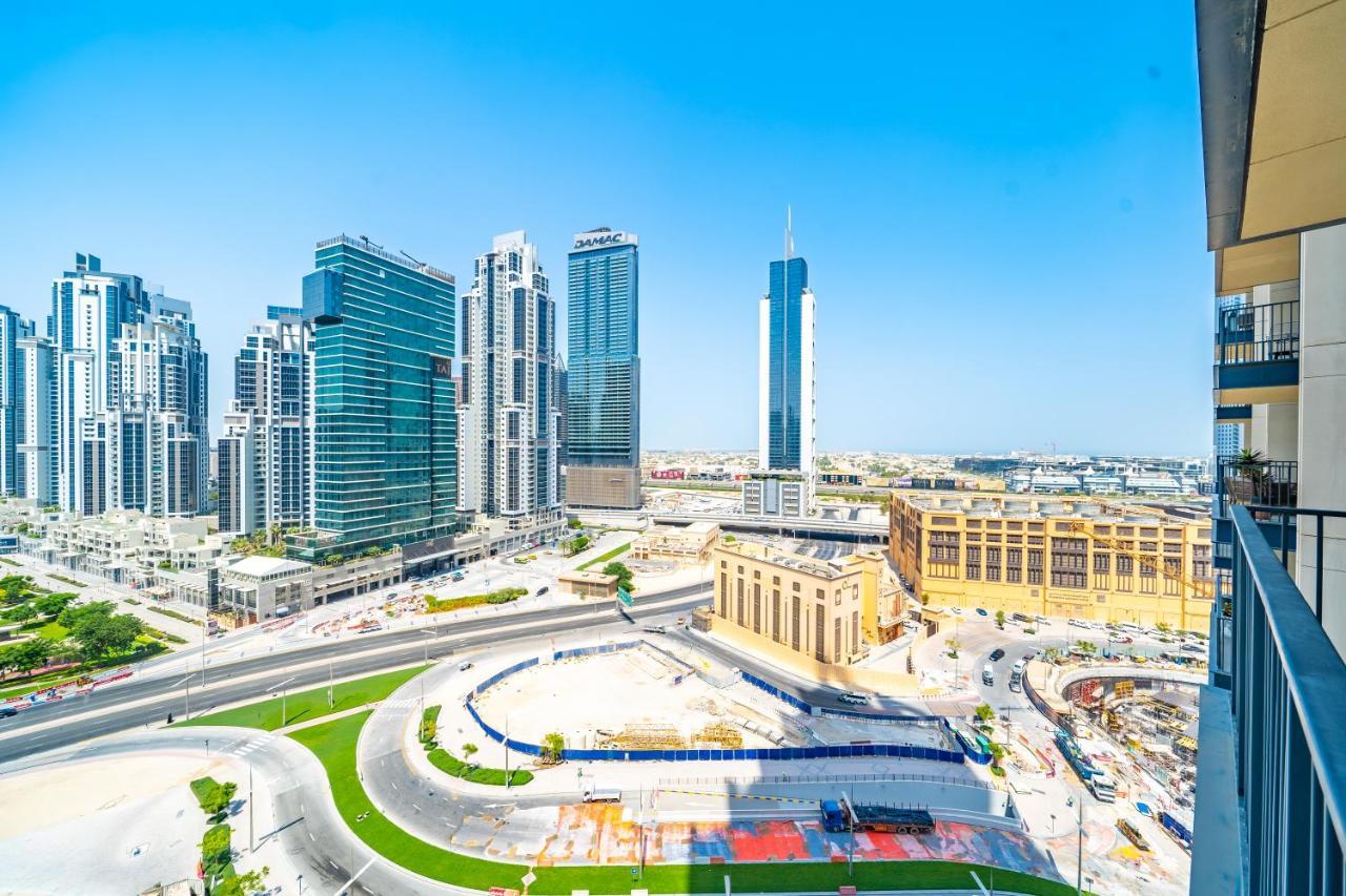 Daire Incredible Views From Classy With Terrace Dubai