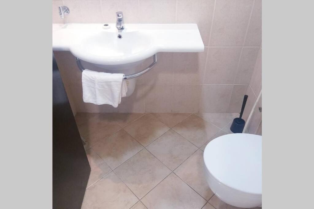 Lovely 1-bedroom In The Heart Of Marina Apartment *
