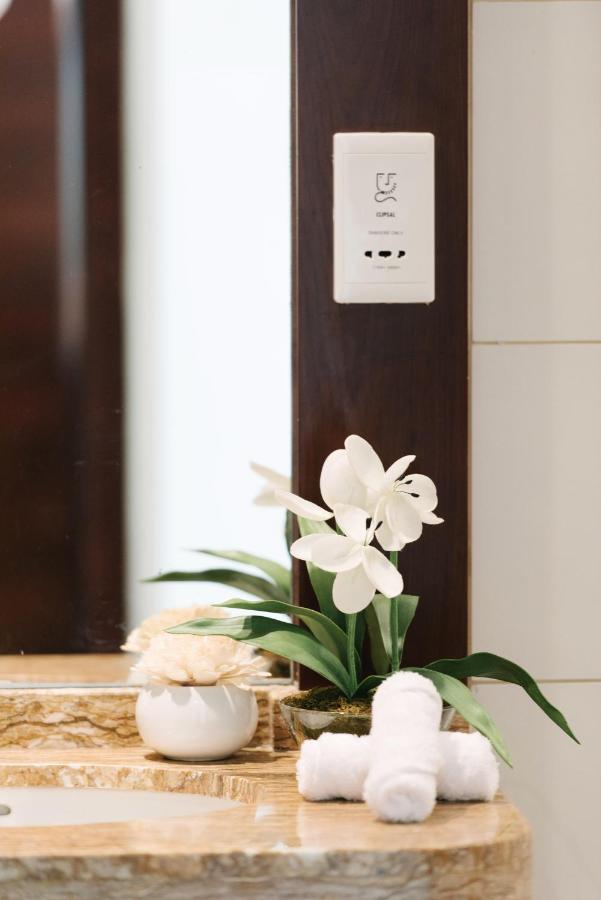 Boutique Living - Burj Views Downtown Apartment *