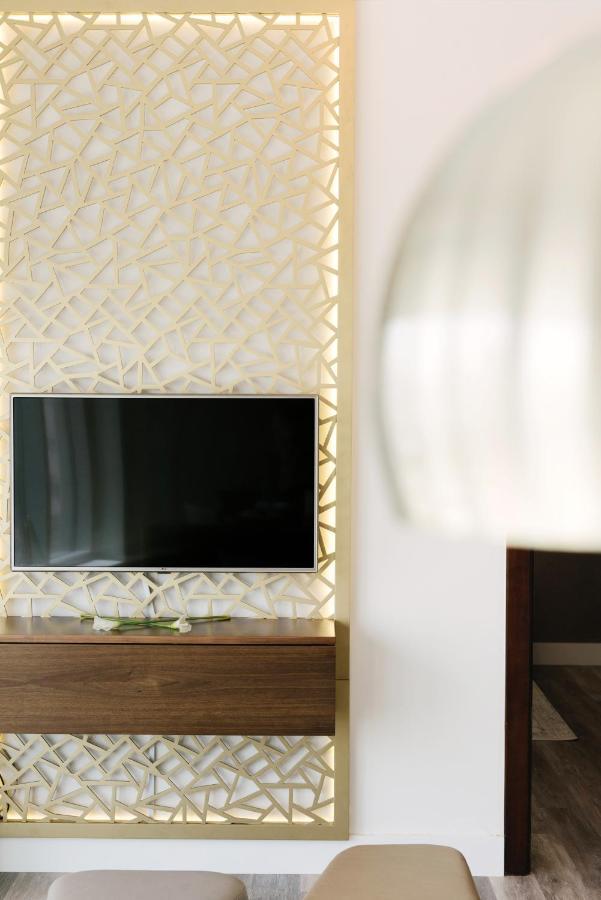Boutique Living - Burj Views Downtown Apartment *