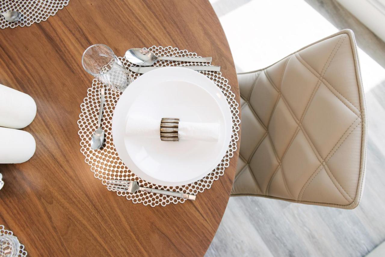 Boutique Living - Burj Views Downtown Apartment