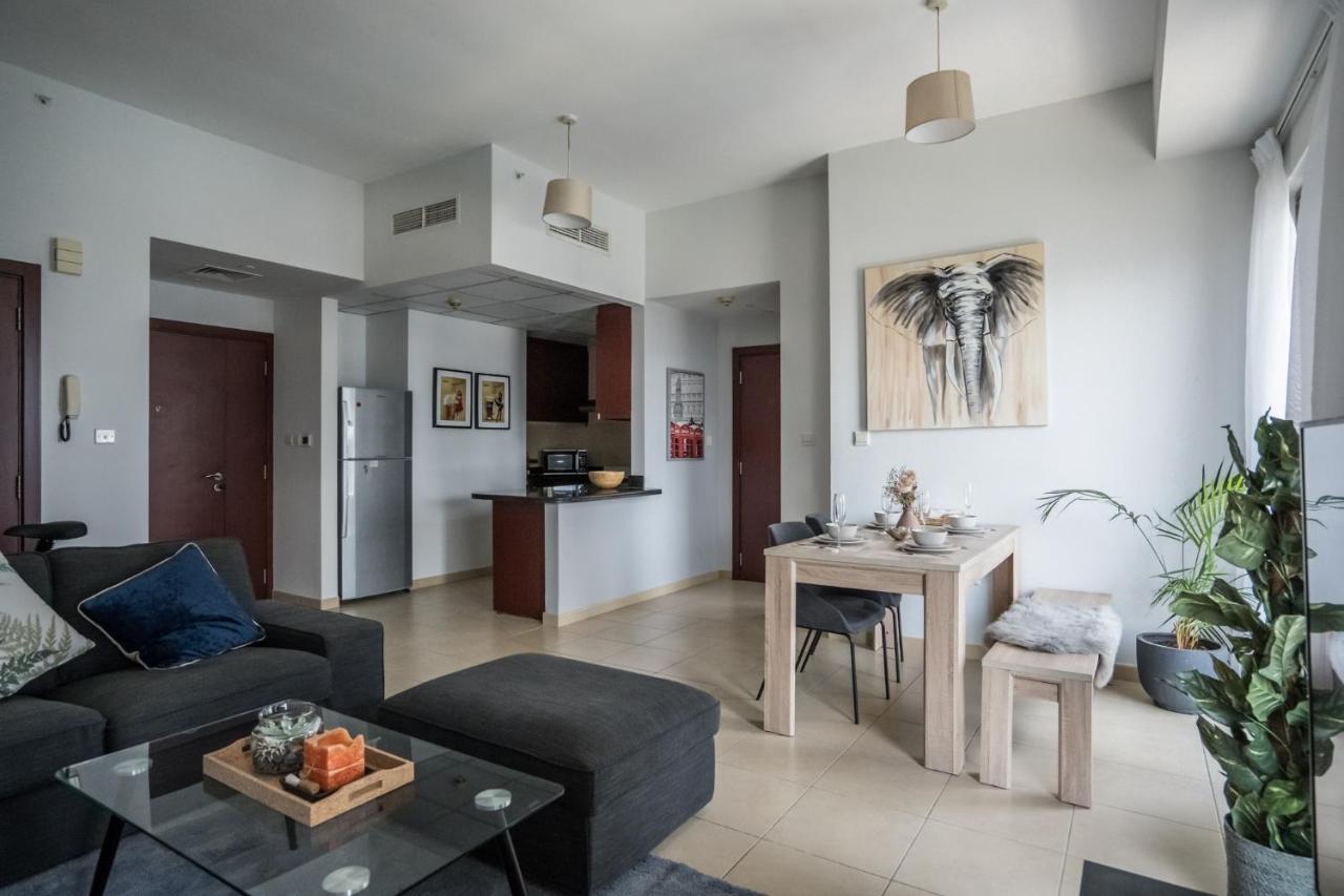 Higuests - Artistic Waterfront Apt, Perfect For Lovers Daire Dubai