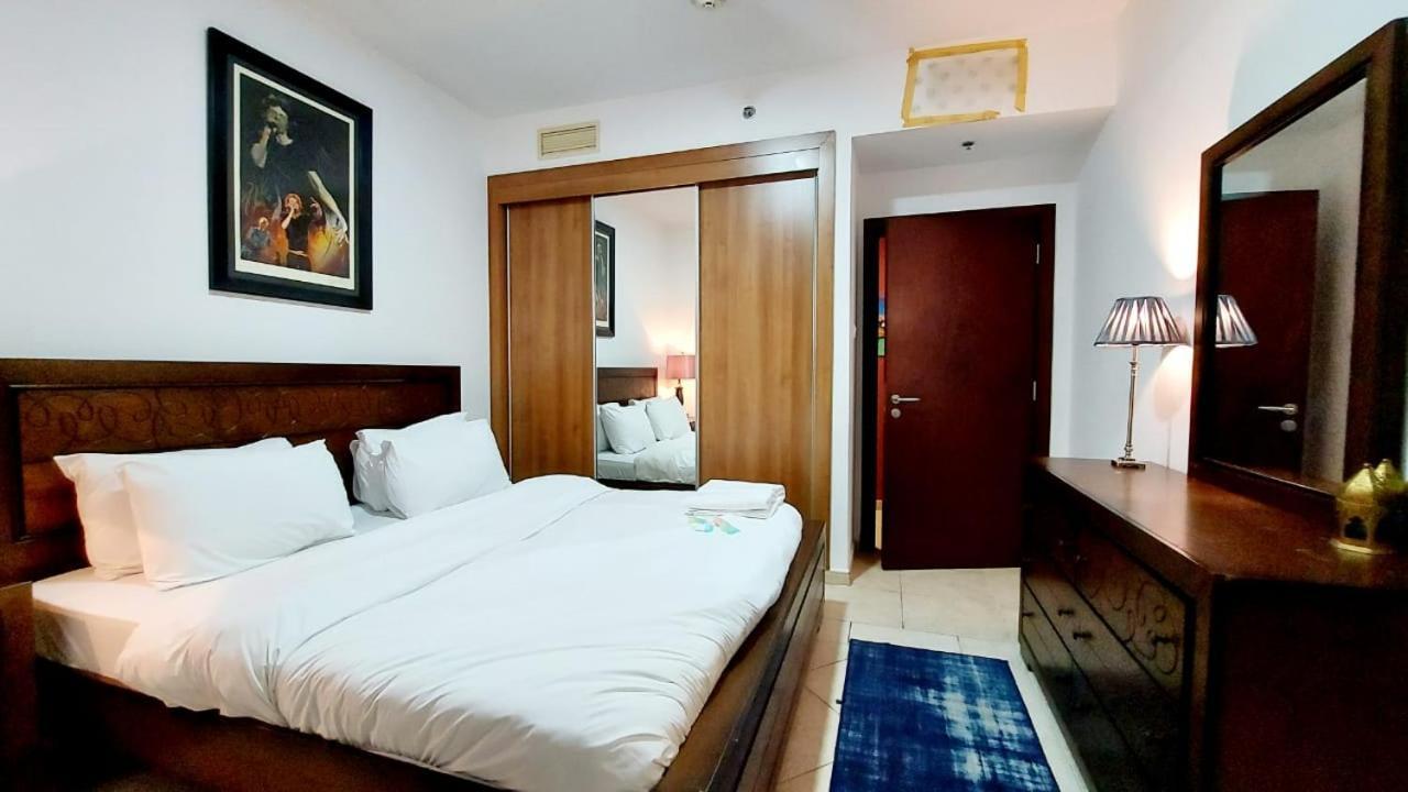 3 Bedroom Sea View Princess Marina ! Walk To Beach Apartment