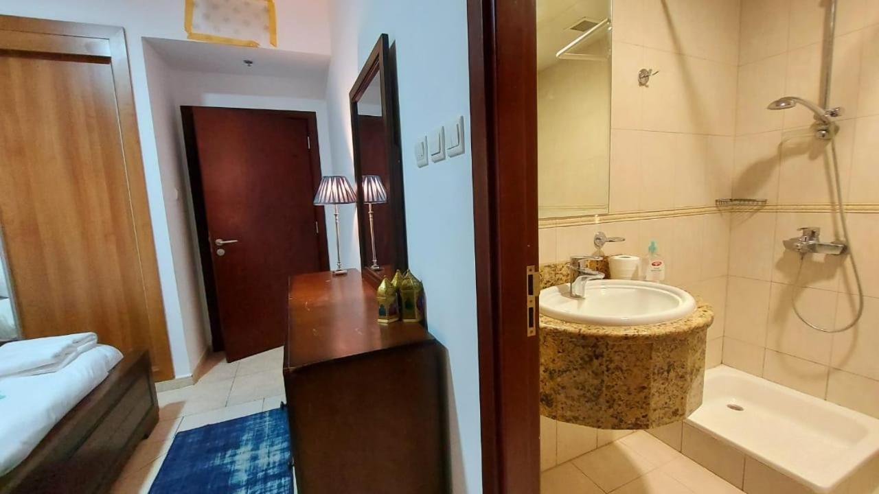 3 Bedroom Sea View Princess Marina ! Walk To Beach Dubai
