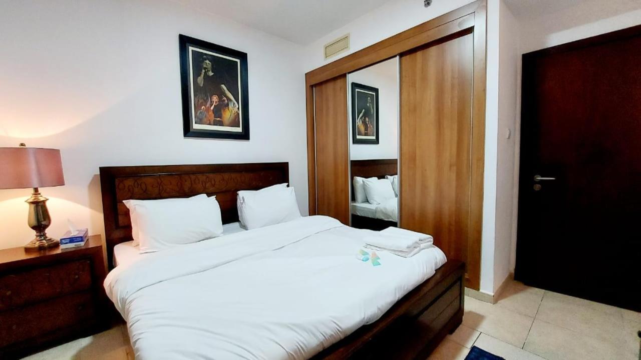 3 Bedroom Sea View Princess Marina ! Walk To Beach *