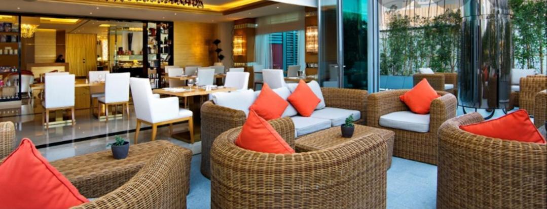 Luxurious - Damac Mall Street * Dubai